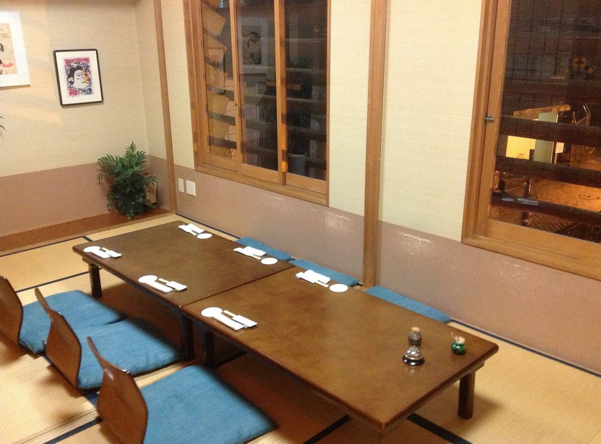 Japanese Dining Table with Leaning Back Chair