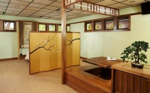 https://cdn.homedit.com/wp-content/uploads/2015/01/built-in-japanese-dining-room.jpg