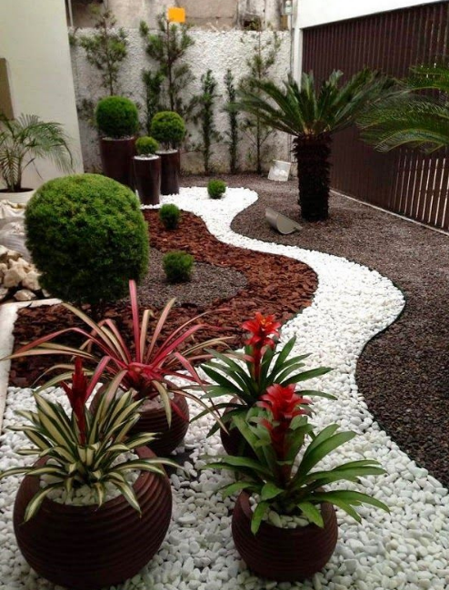 Get Acquainted with Pebbles and Containers Get Acquainted with Pebbles and Containers